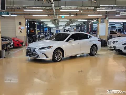 Lexus ES 300h 2025 купить в Москве