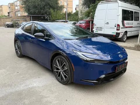 Toyota Prius 2023 купить в Москве